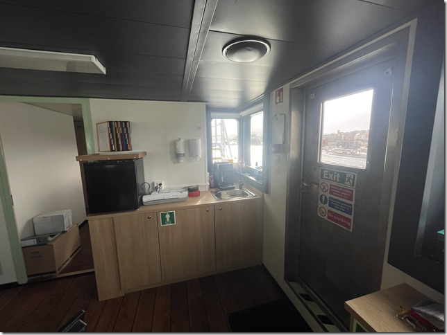 Bridge 7 (Coffemachine and fridge)